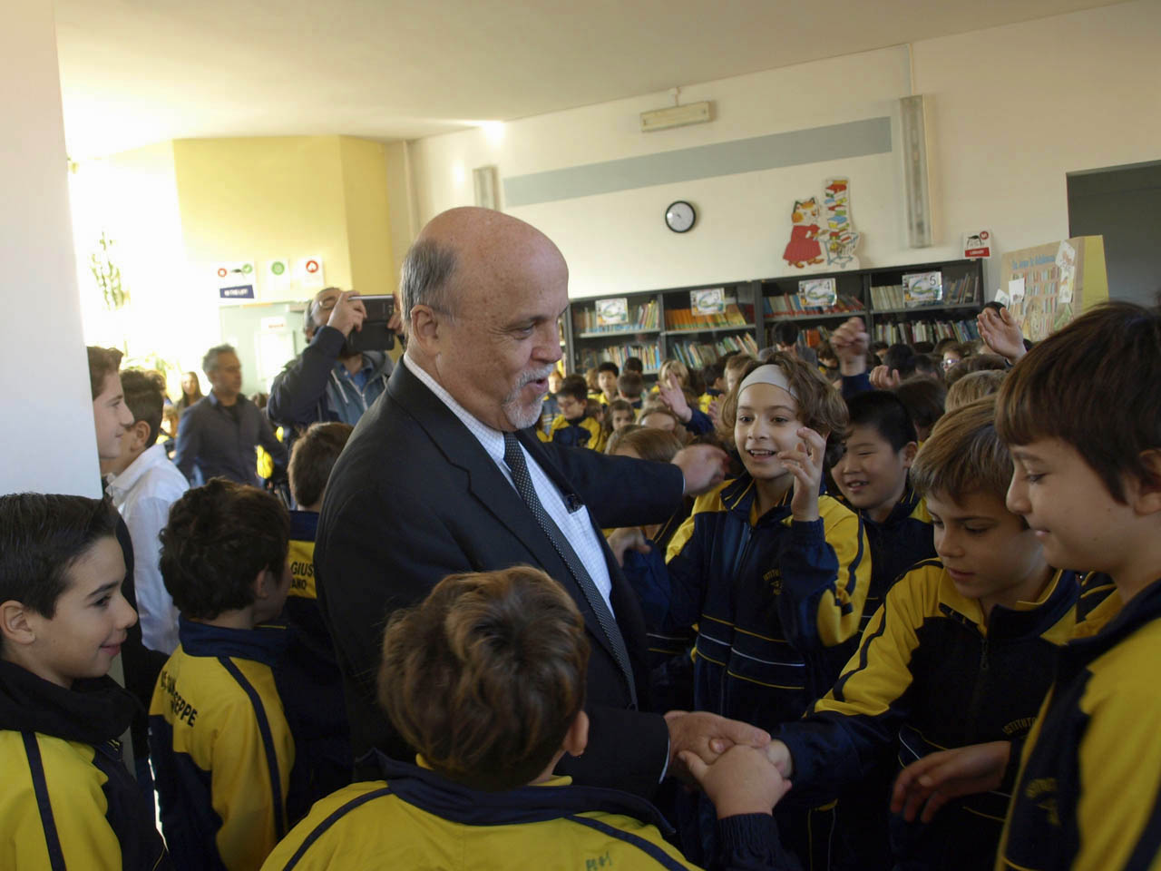 Istituto San Giuseppe La Salle Milano Visita Superiore Generale Fratel Robert Schieler Domande Alunni_4